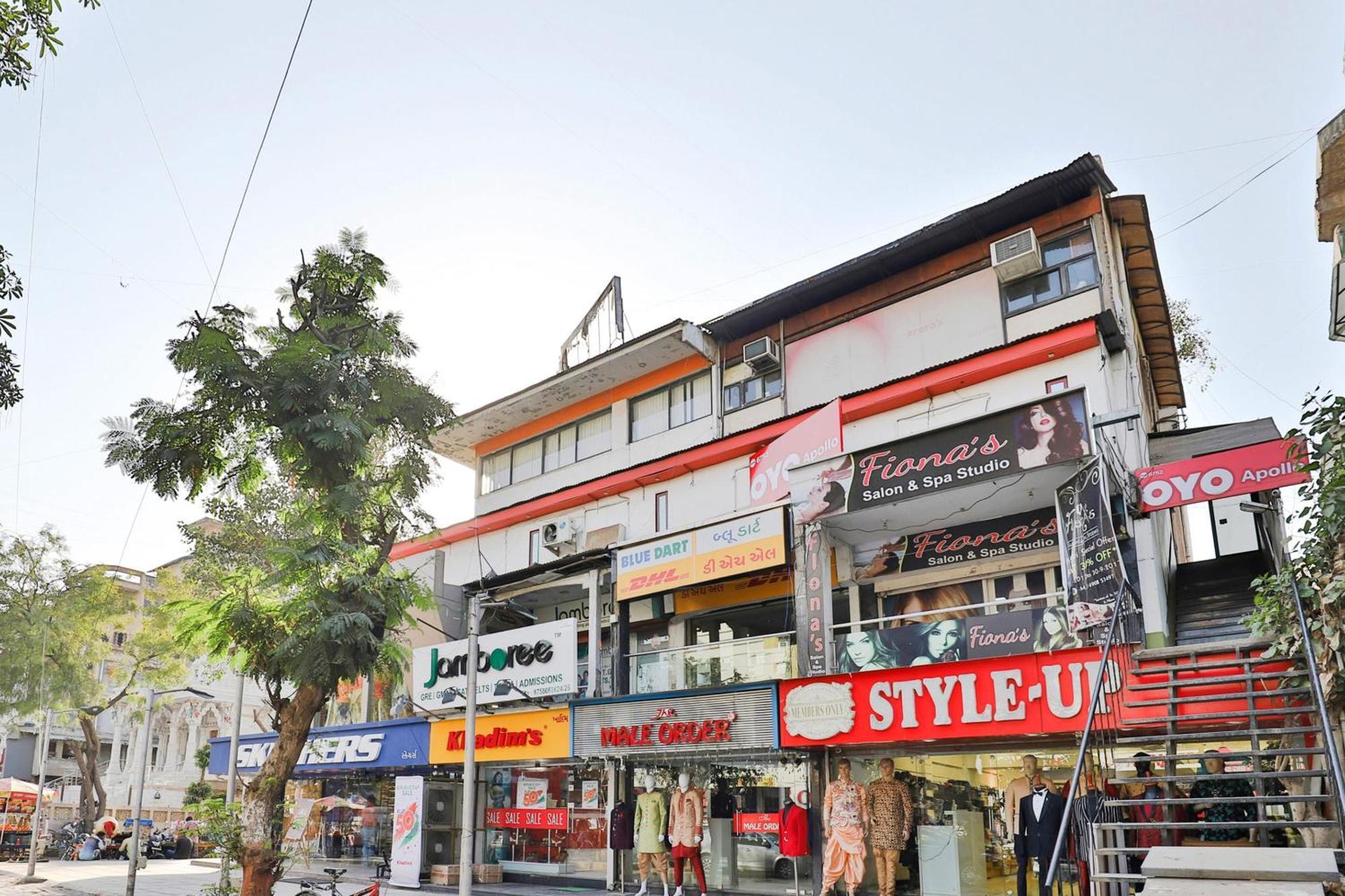 Super Hotel O Apollo Ahmedabad Exterior photo