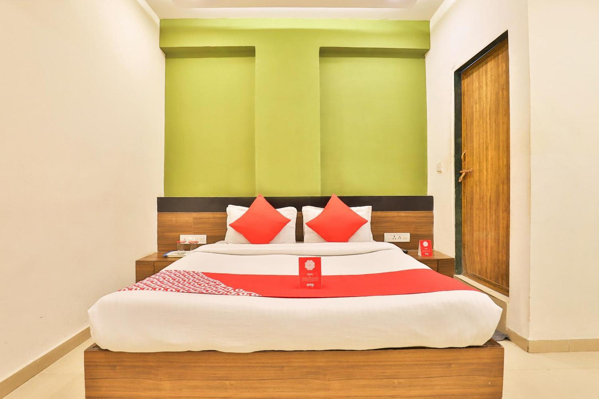 Super Hotel O Apollo Ahmedabad Exterior photo