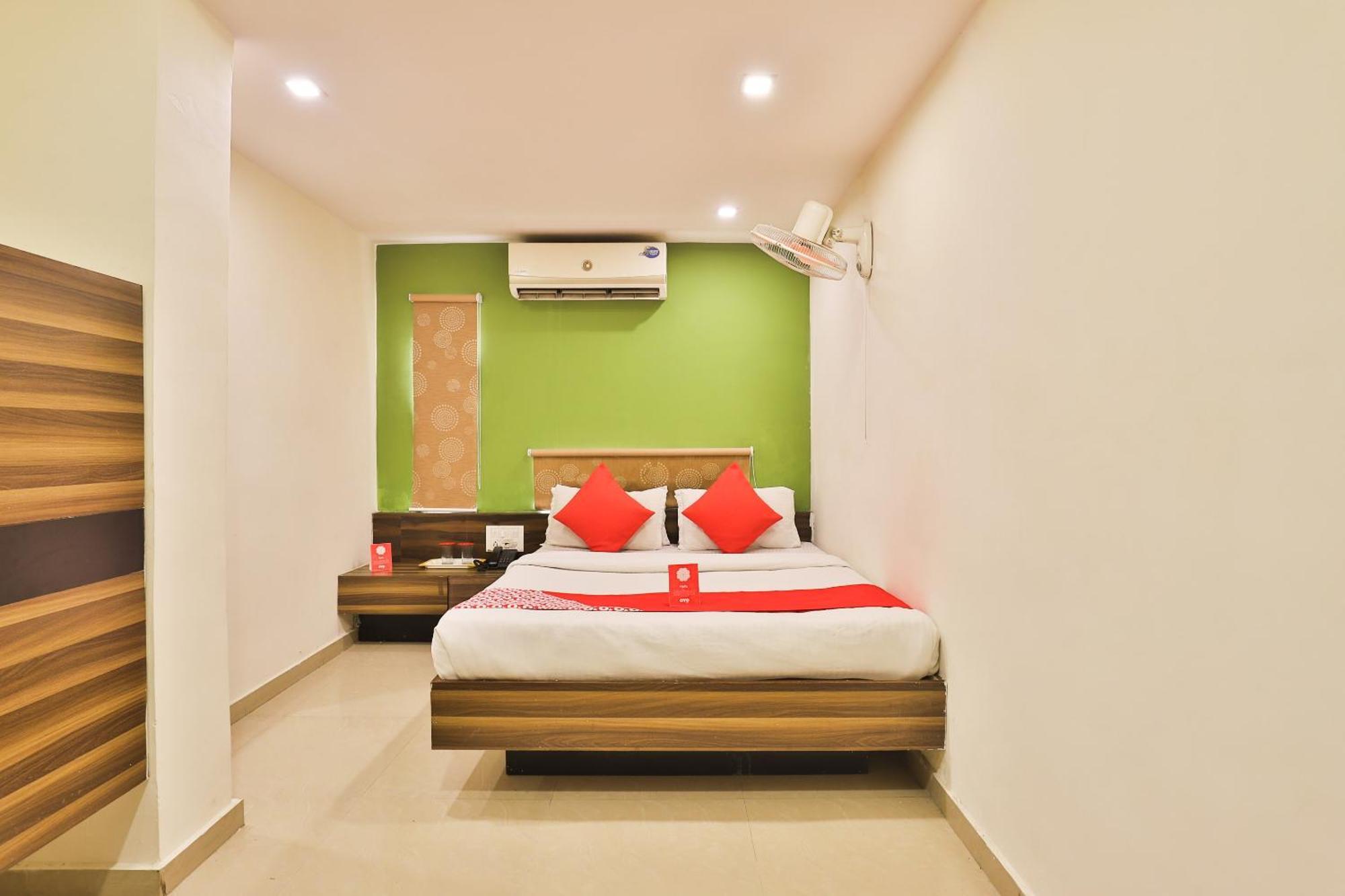 Super Hotel O Apollo Ahmedabad Exterior photo