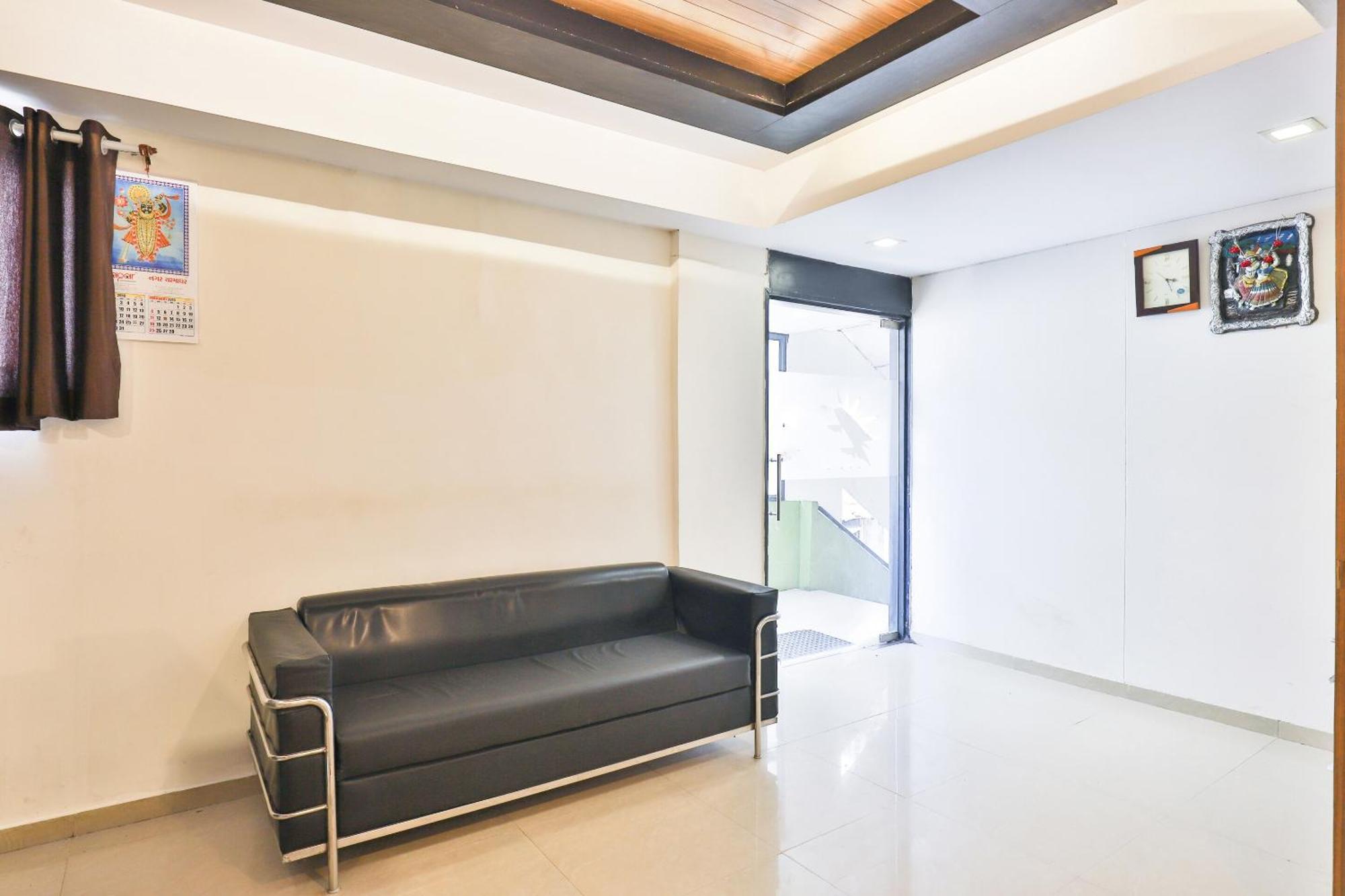 Super Hotel O Apollo Ahmedabad Exterior photo