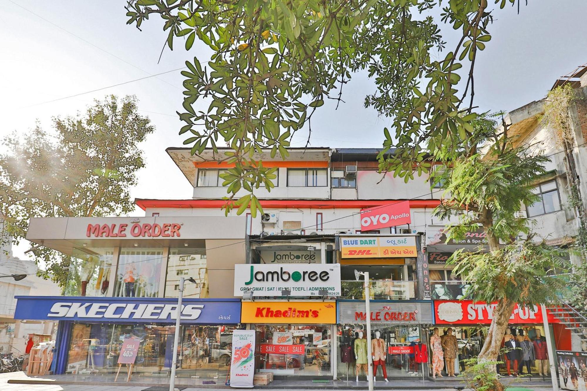 Super Hotel O Apollo Ahmedabad Exterior photo